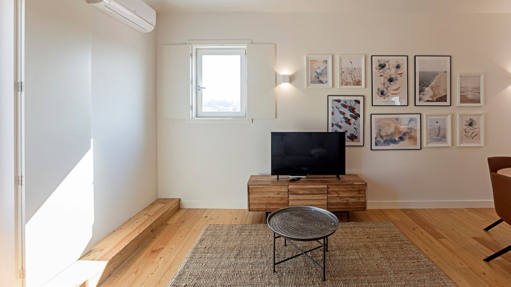 Wonderful Flat Near River w/ AC by LovelyStay