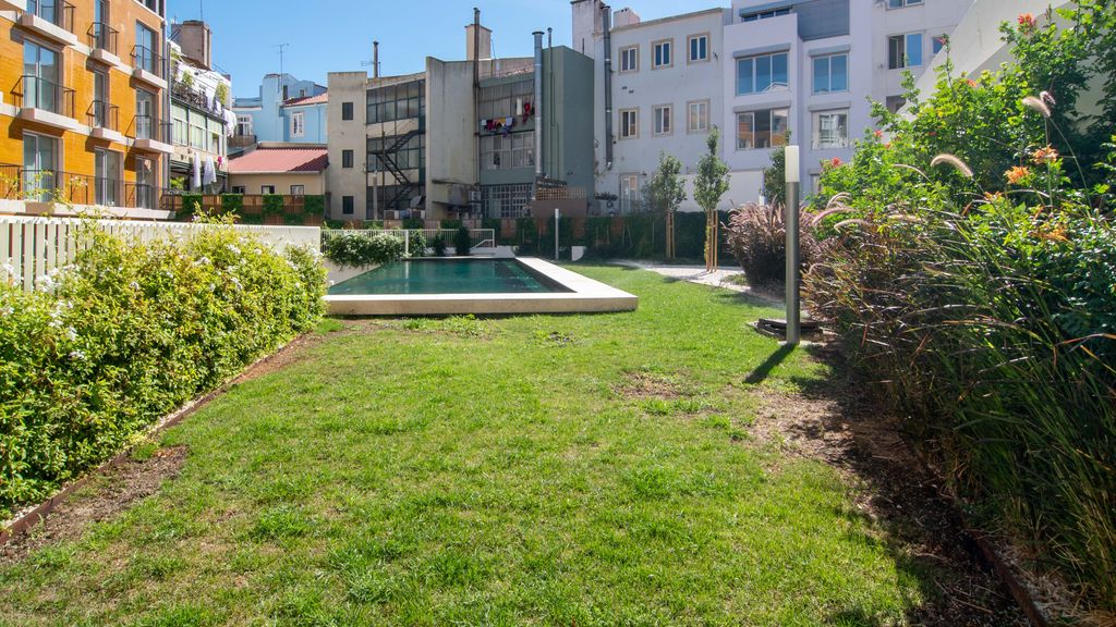 Bright 1 BDR Apartment W/ Pool View by LovelyStay