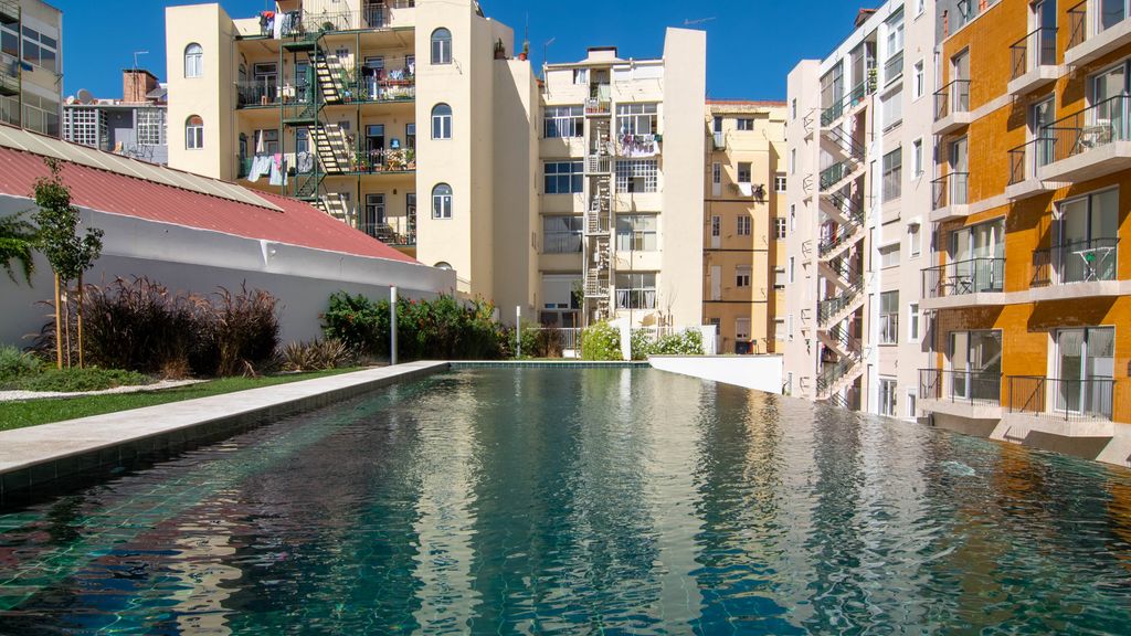 Bright 1 BDR Apartment W/ Pool View by LovelyStay