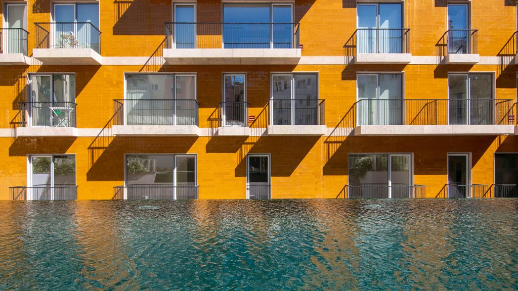 Bright 1 BDR Apartment W/ Pool View by LovelyStay