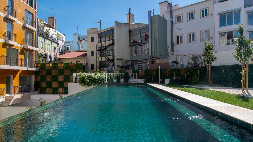 Bright 1 BDR Apartment W/ Pool View by LovelyStay