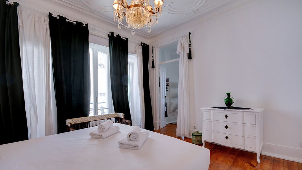 Magnificent Lisbon Apartment by LovelyStay