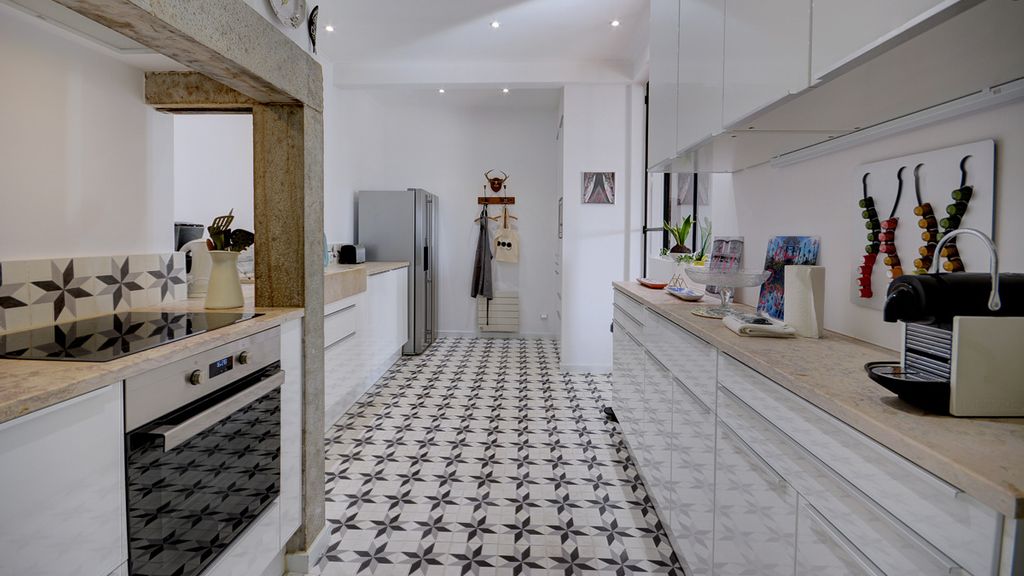 Magnificent Lisbon Apartment by LovelyStay