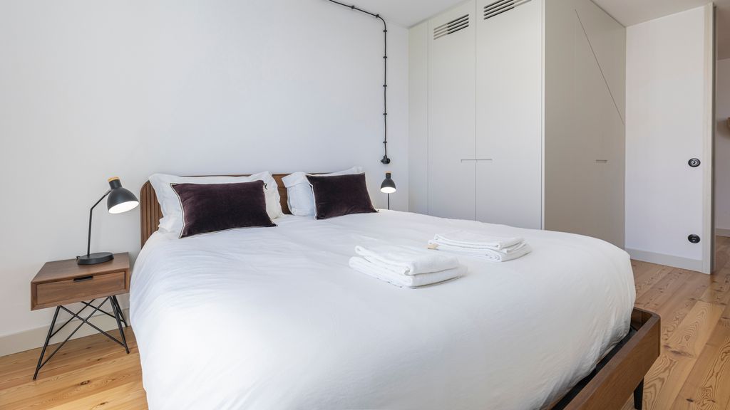 Glamorous 3BDR Apartment in Lisbon by LovelyStay