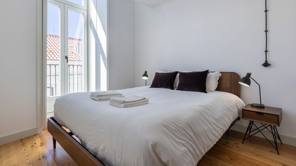 Glamorous 3BDR Apartment in Lisbon by LovelyStay