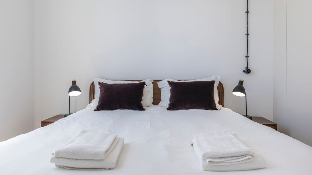 Glamorous 3BDR Apartment in Lisbon by LovelyStay