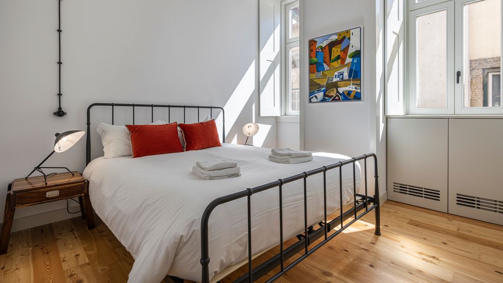 Glamorous 3BDR Apartment in Lisbon by LovelyStay
