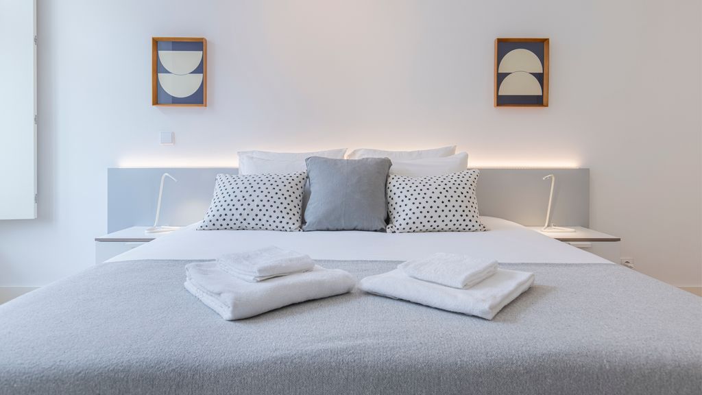 Modern Rustic Flat in Santos by LovelyStay