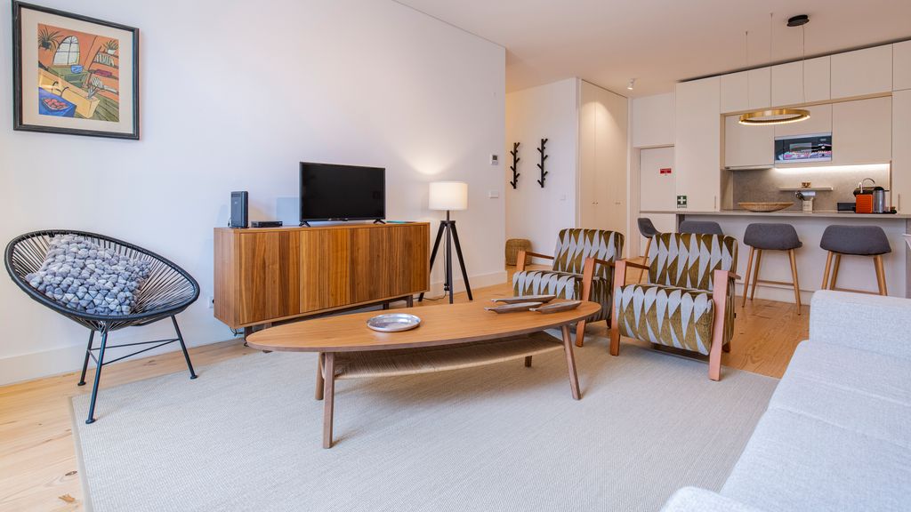 Modern Rustic Flat in Santos by LovelyStay