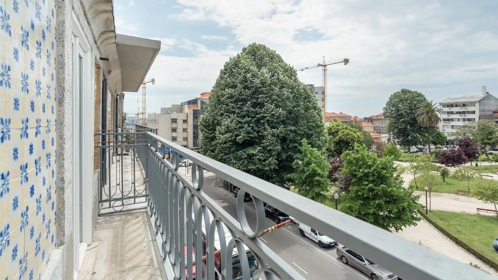 Duplex w/ AC In Praça República by LovelyStay