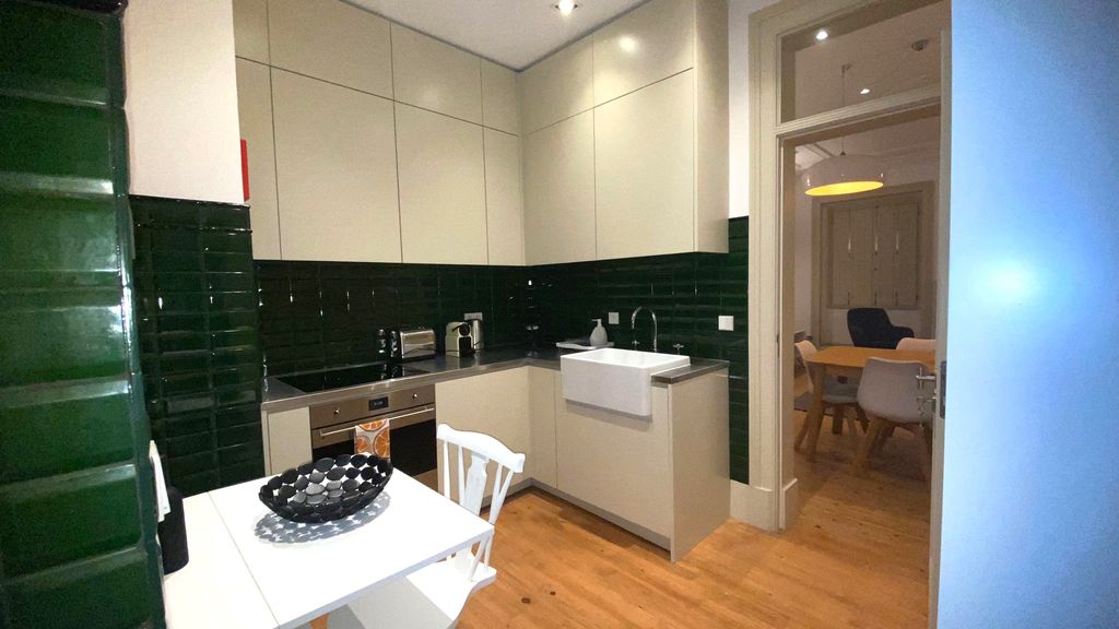 Charming 2BDR Apartment in Lapa by LovelyStay