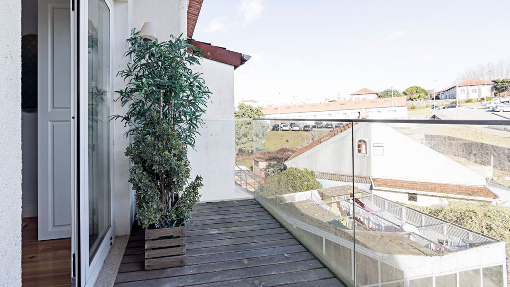 Bonfim Elegant Duplex w/ AC by LovelyStay