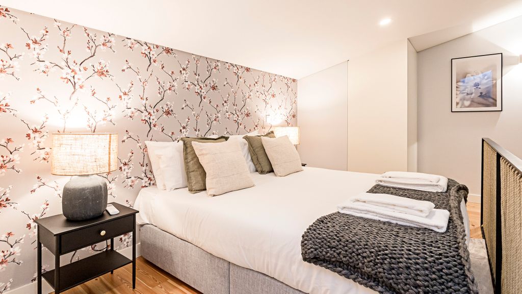 Bonfim Elegant Duplex w/ AC by LovelyStay
