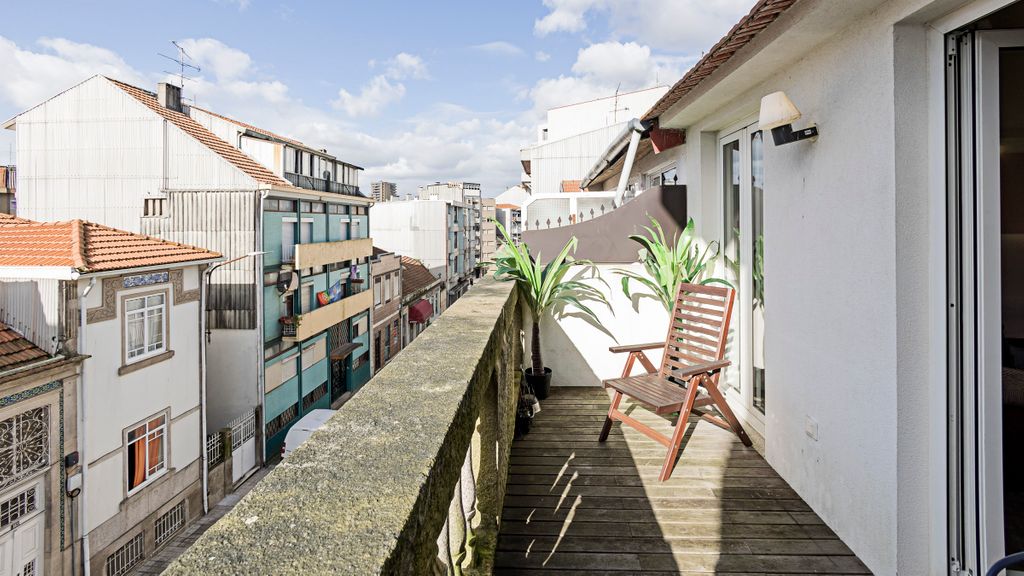 Bonfim Elegant Duplex w/ AC by LovelyStay
