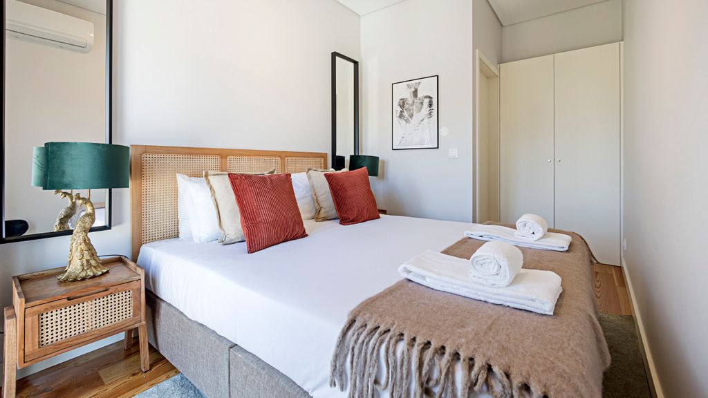 Bonfim Elegant Duplex w/ AC by LovelyStay