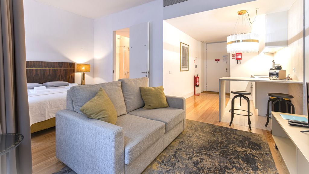 Cozy Downtown Studio by LovelyStay