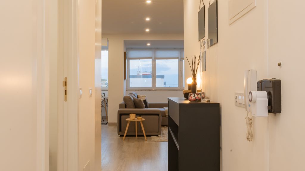 Stylish Apartment W/ River View by LovelyStay