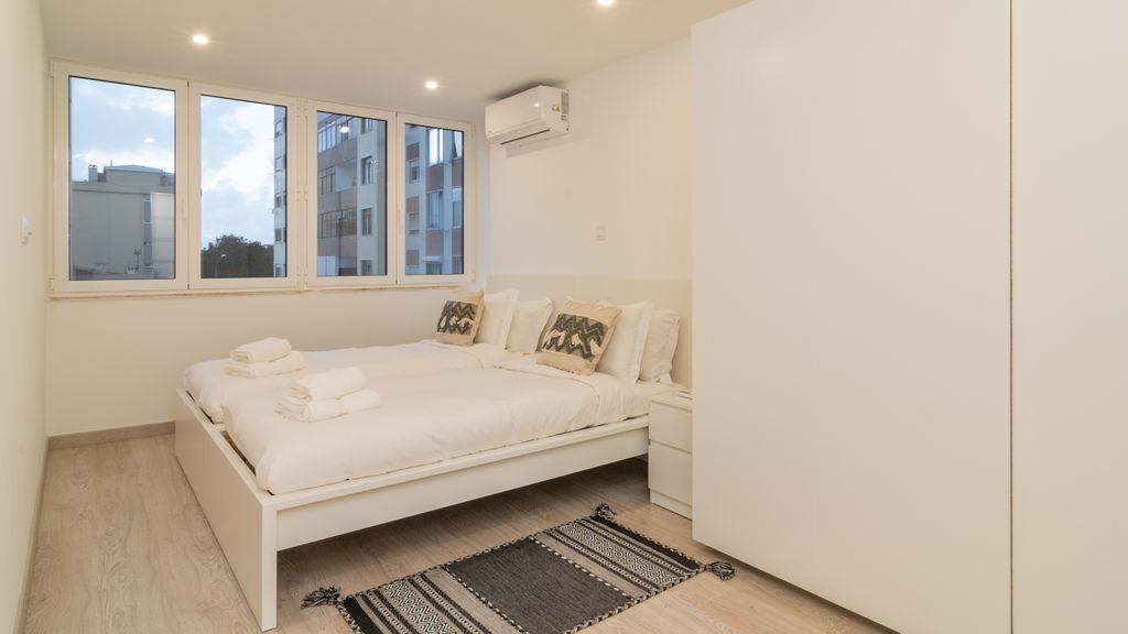 Stylish Apartment W/ River View by LovelyStay