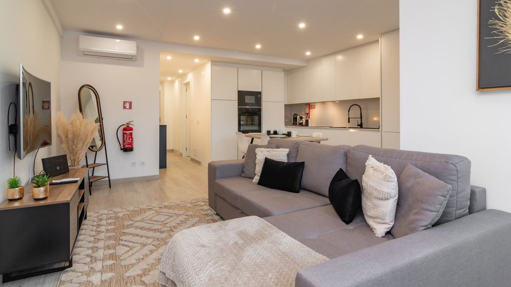 Stylish Apartment W/ River View by LovelyStay