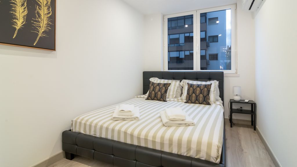 Stylish Apartment W/ River View by LovelyStay