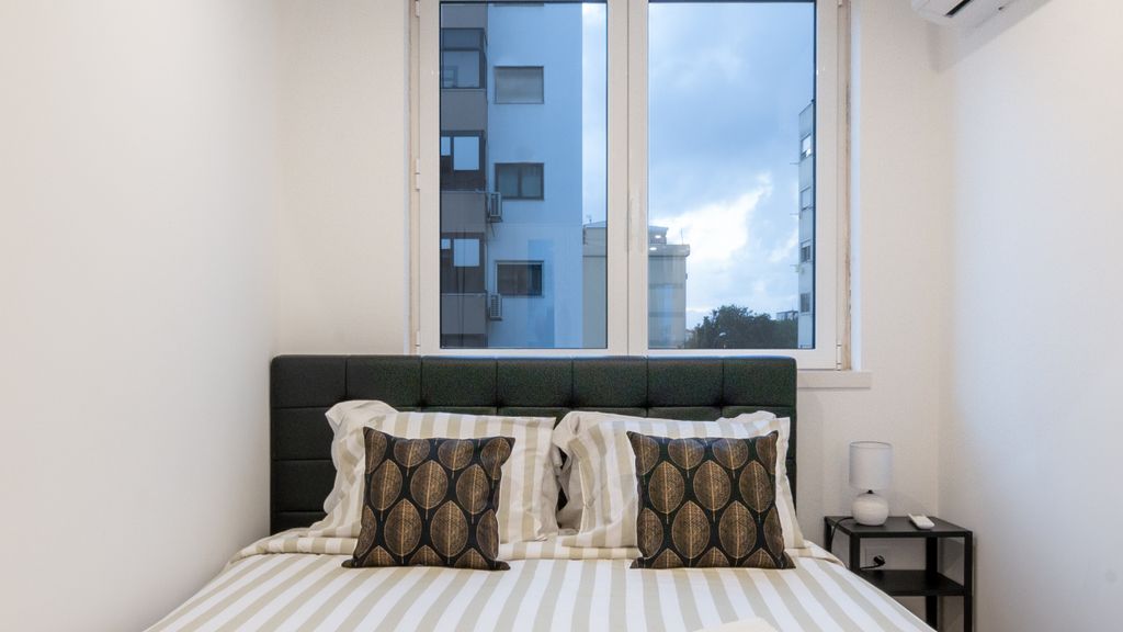 Stylish Apartment W/ River View by LovelyStay
