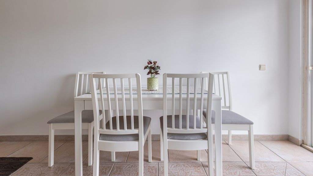 Sunny 2 BDR Apartment by LovelyStay