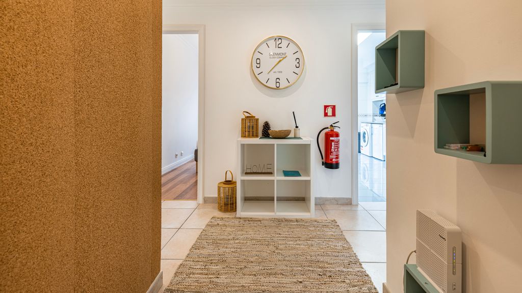 Sunny 2 BDR Apartment by LovelyStay