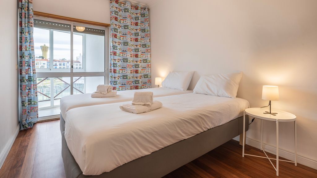Sunny 2 BDR Apartment by LovelyStay