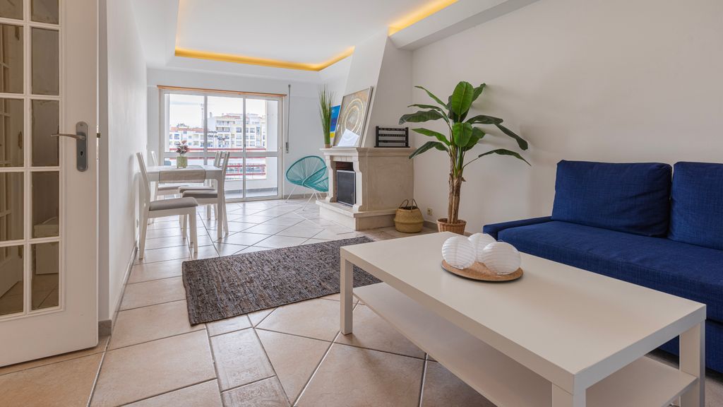 Sunny 2 BDR Apartment by LovelyStay