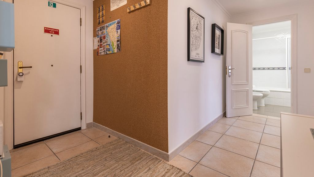 Sunny 2 BDR Apartment by LovelyStay