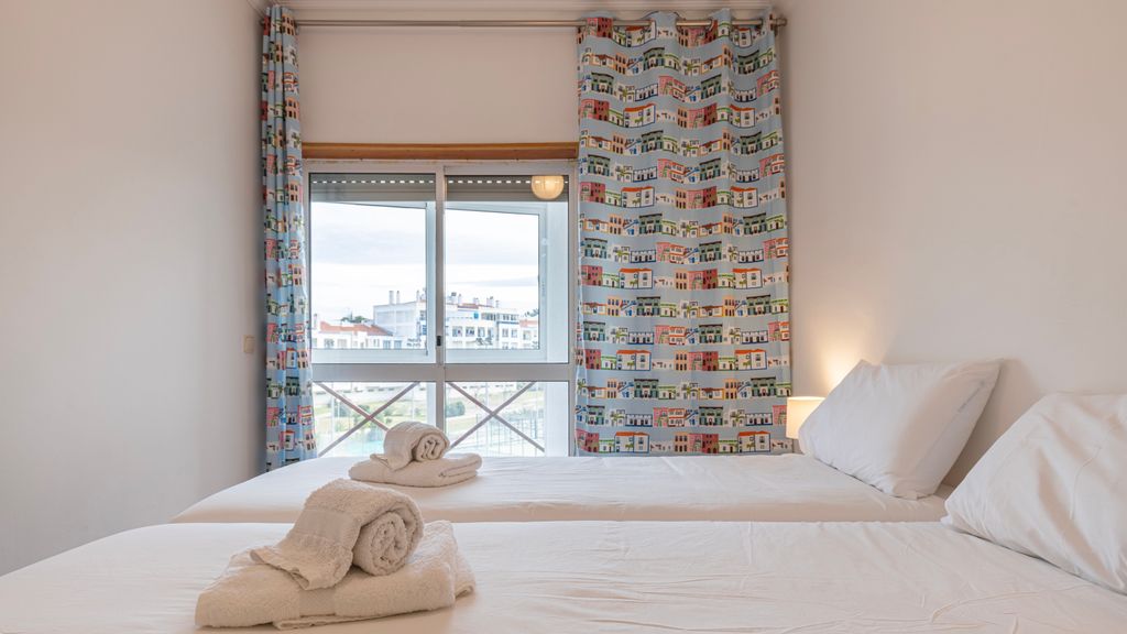 Sunny 2 BDR Apartment by LovelyStay