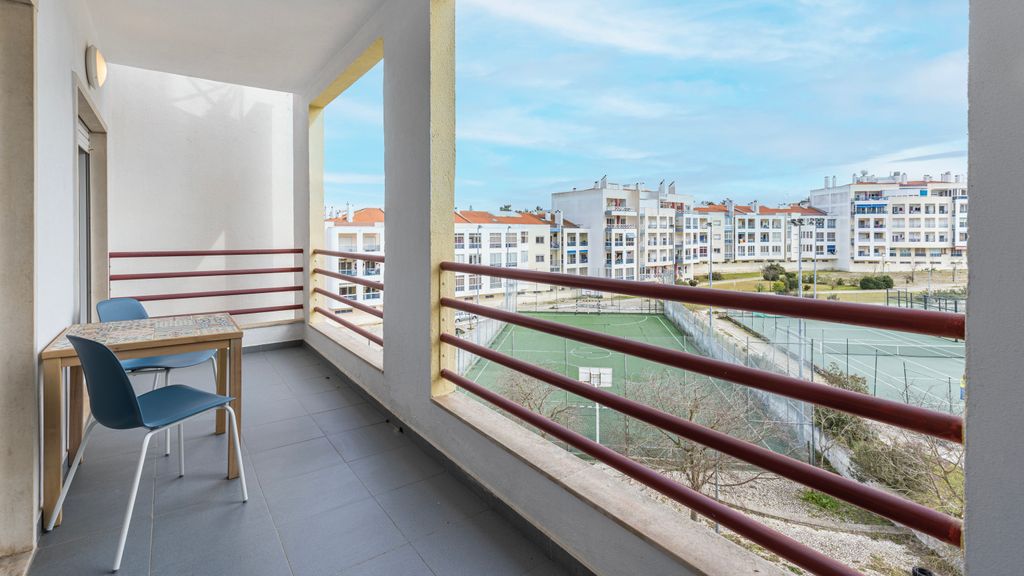 Sunny 2 BDR Apartment by LovelyStay
