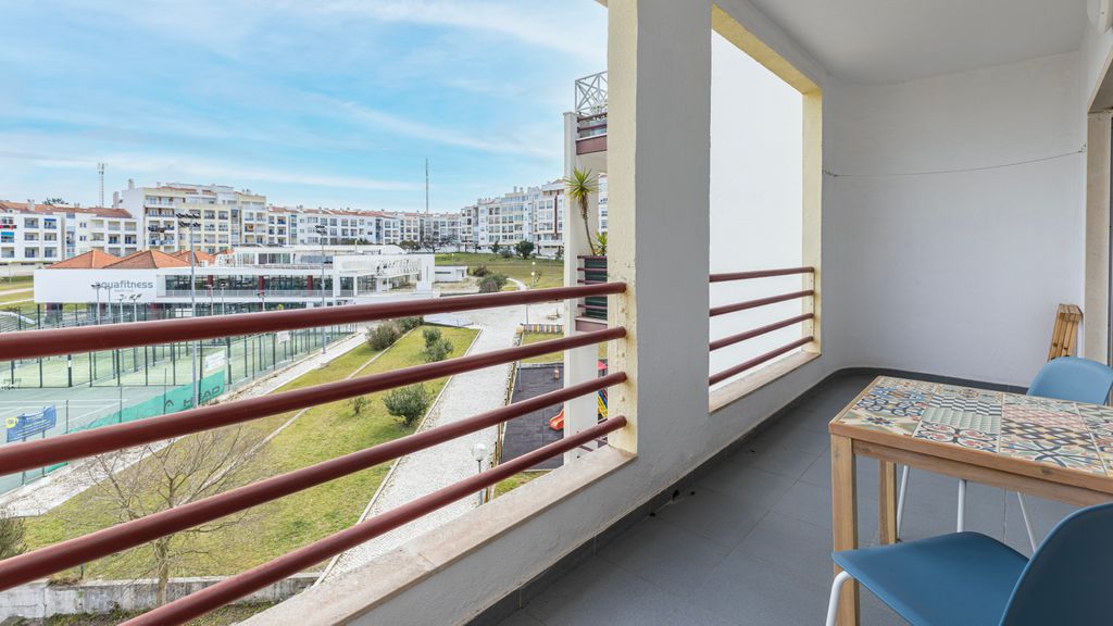 Sunny 2 BDR Apartment by LovelyStay