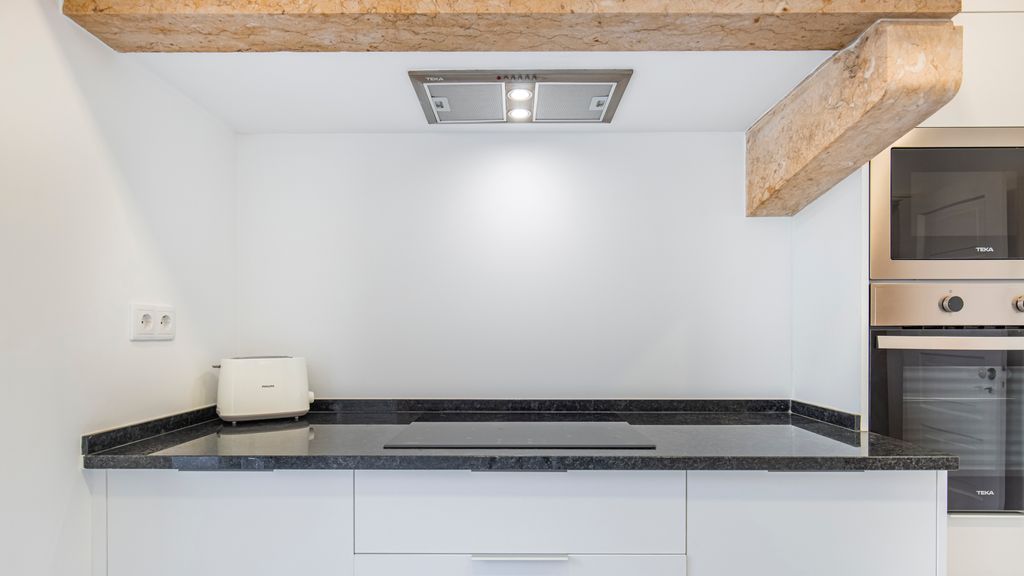Magnificent 4BDR Apartment in Lisbon by LovelyStay