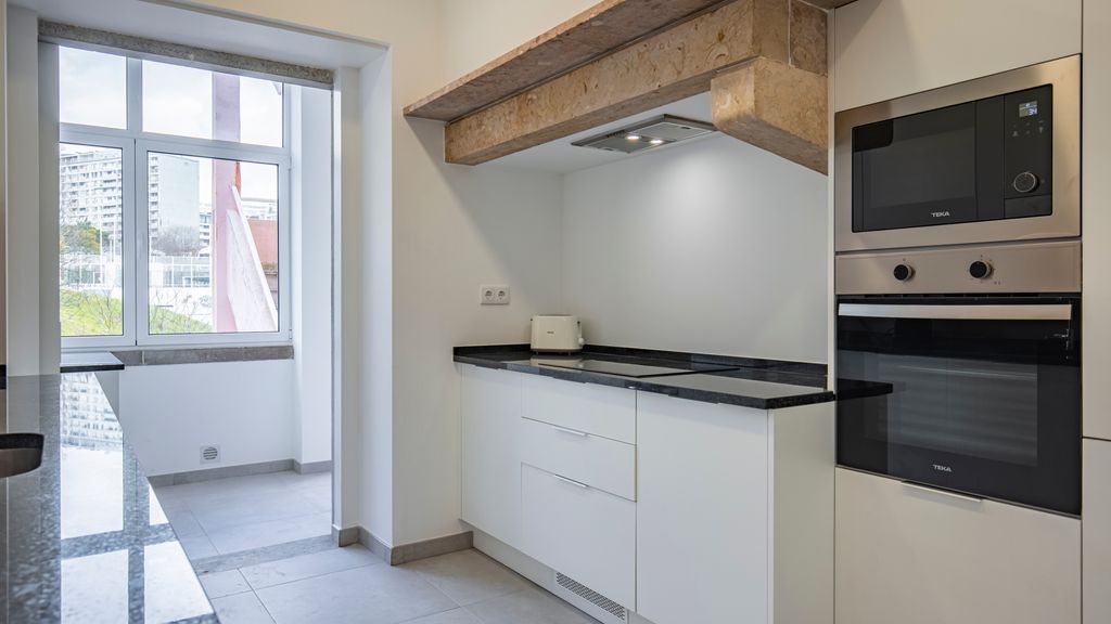 Magnificent 4BDR Apartment in Lisbon by LovelyStay