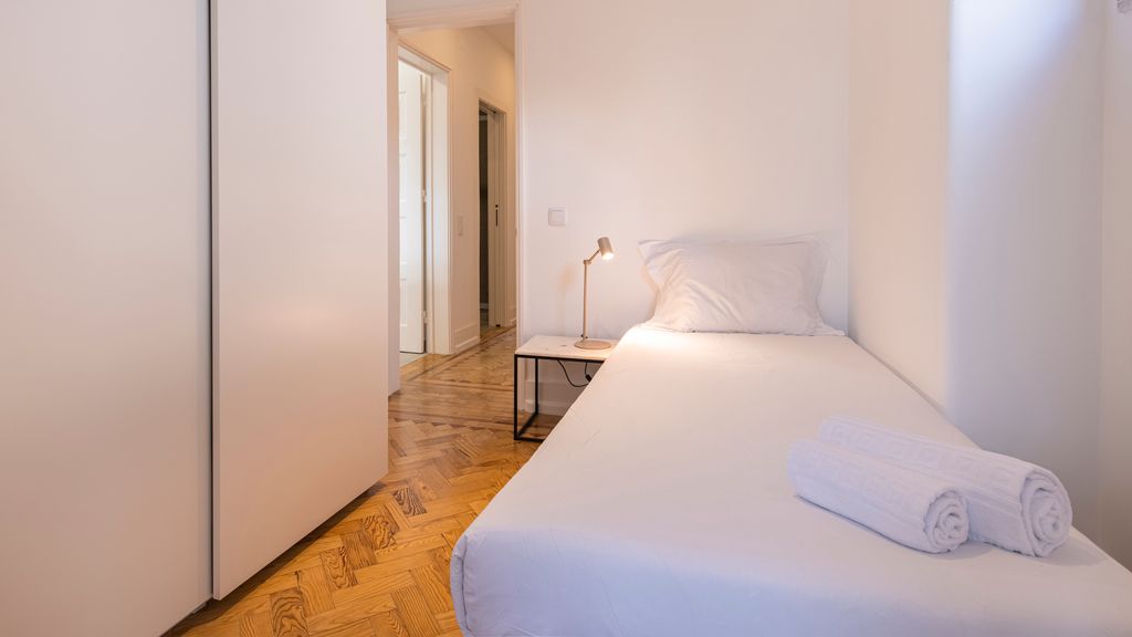 Magnificent 4BDR Apartment in Lisbon by LovelyStay