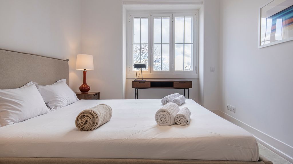 Magnificent 4BDR Apartment in Lisbon by LovelyStay