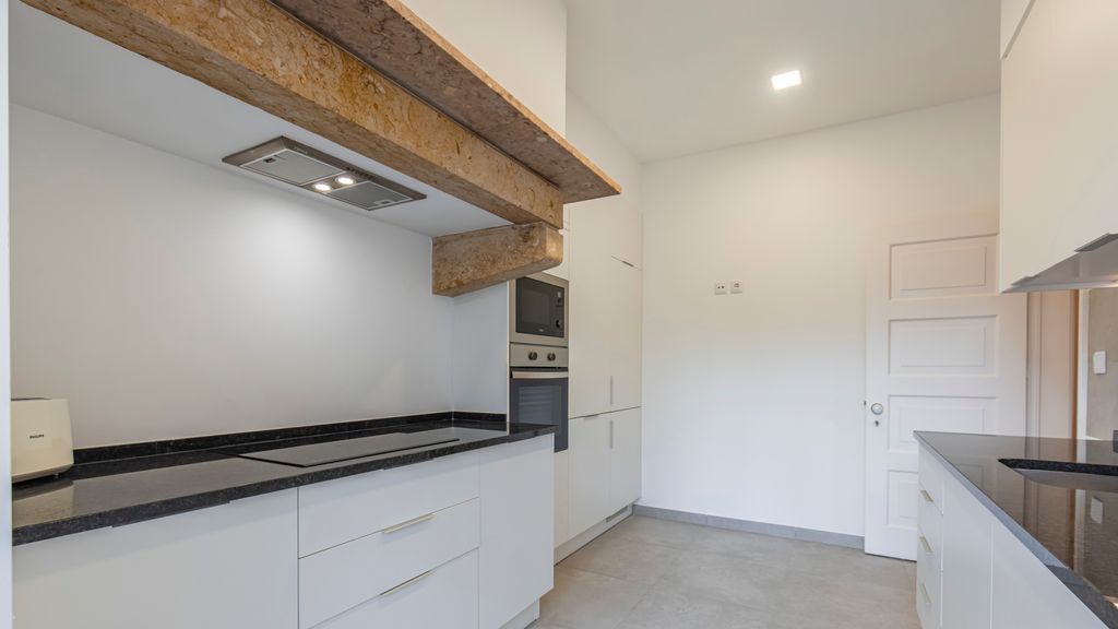 Magnificent 4BDR Apartment in Lisbon by LovelyStay