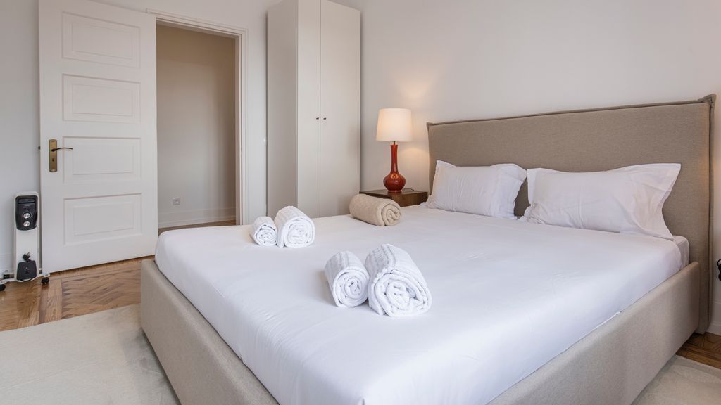 Magnificent 4BDR Apartment in Lisbon by LovelyStay