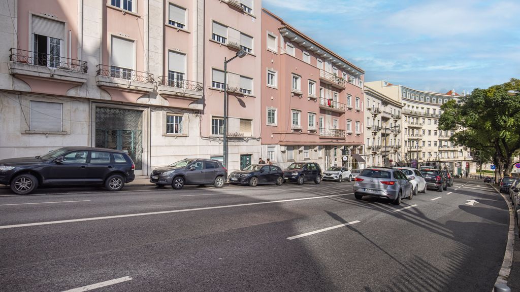 Magnificent 4BDR Apartment in Lisbon by LovelyStay