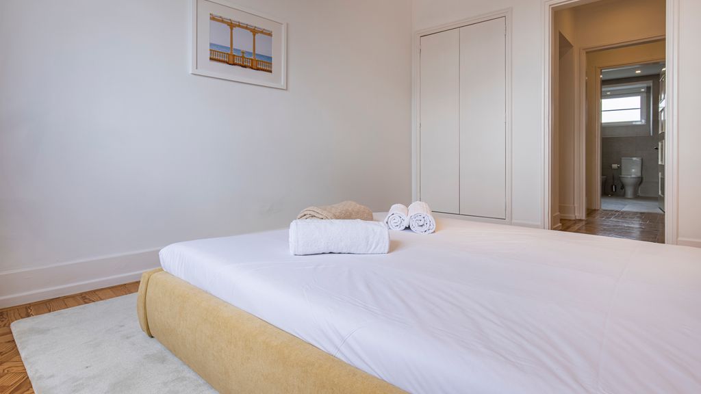 Magnificent 4BDR Apartment in Lisbon by LovelyStay