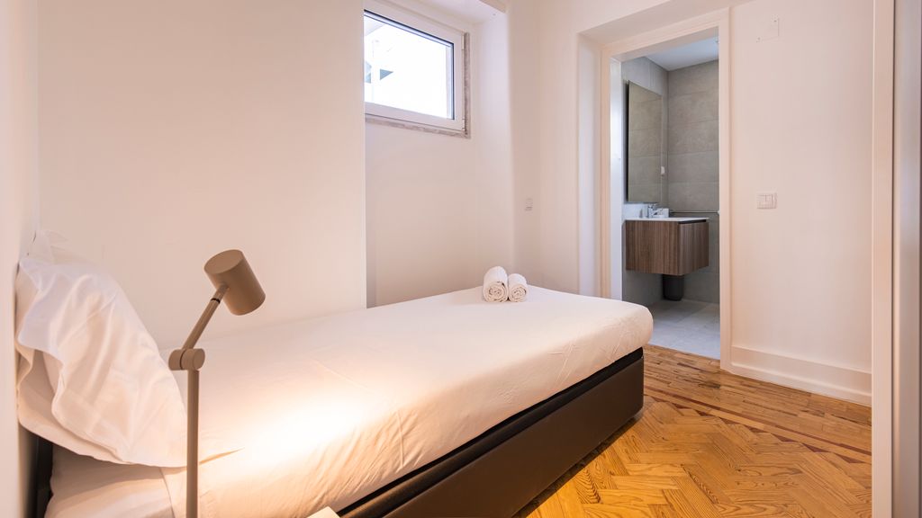 Magnificent 4BDR Apartment in Lisbon by LovelyStay