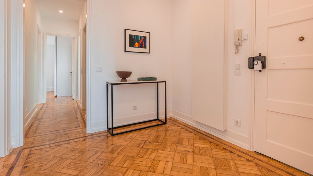 Magnificent 4BDR Apartment in Lisbon by LovelyStay