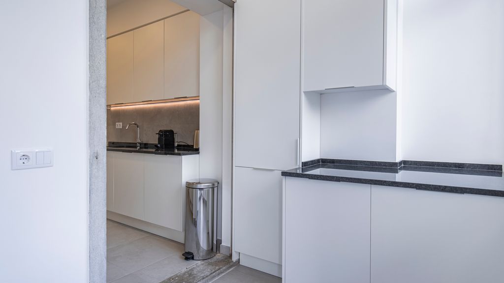 Magnificent 4BDR Apartment in Lisbon by LovelyStay