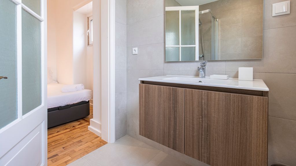 Magnificent 4BDR Apartment in Lisbon by LovelyStay