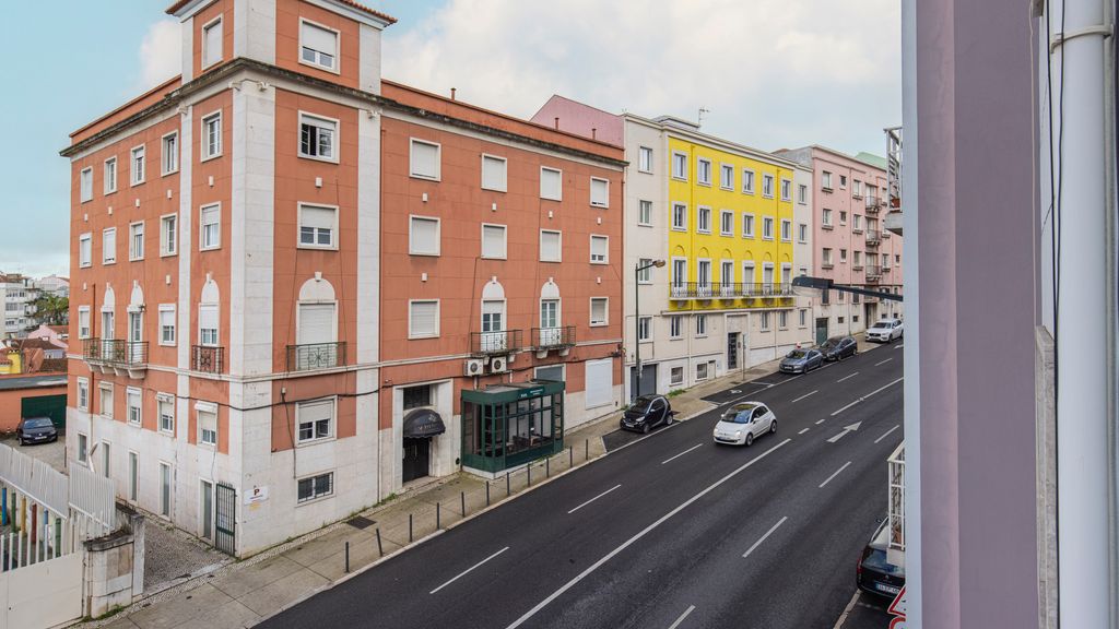 Magnificent 4BDR Apartment in Lisbon by LovelyStay