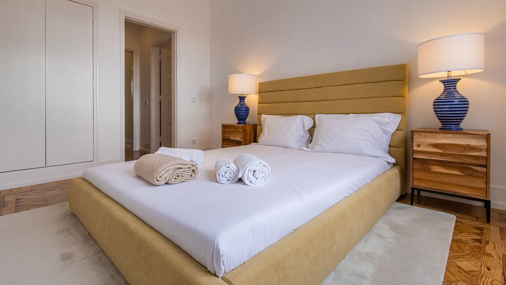 Magnificent 4BDR Apartment in Lisbon by LovelyStay