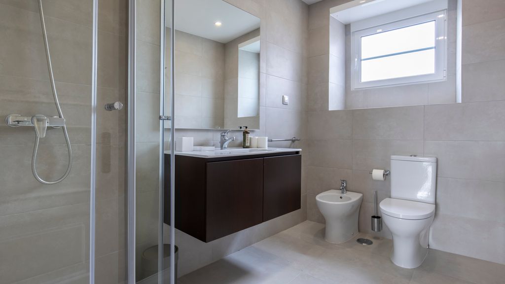 Magnificent 4BDR Apartment in Lisbon by LovelyStay
