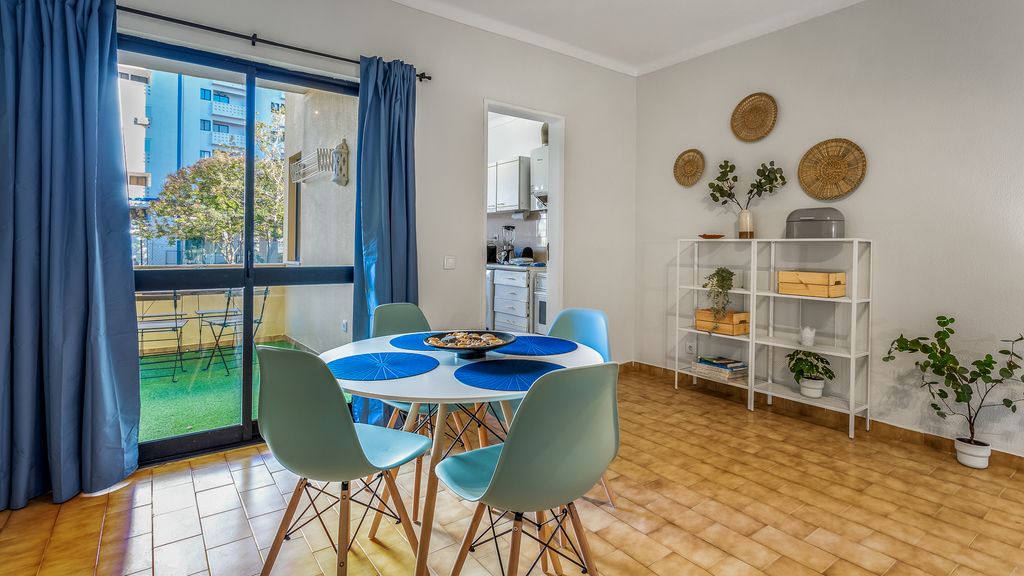 Ocean Breeze 1 BDR Flat in Portimão by LovelyStay