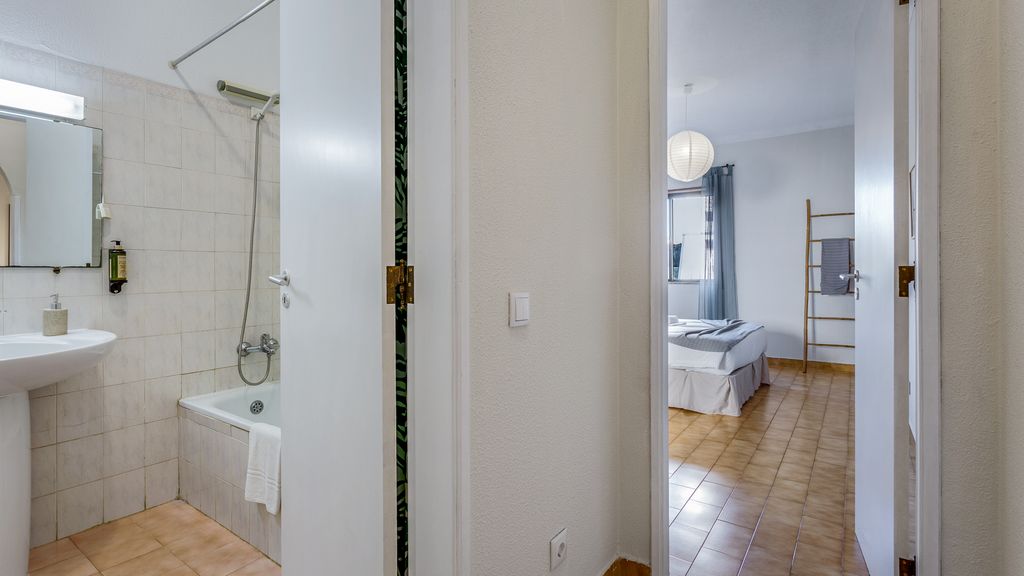 Ocean Breeze 1 BDR Flat in Portimão by LovelyStay